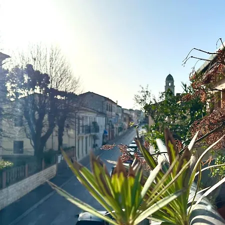 S256 - Sirolo, Comodo Trilocale In Centro Appartement Sirolo